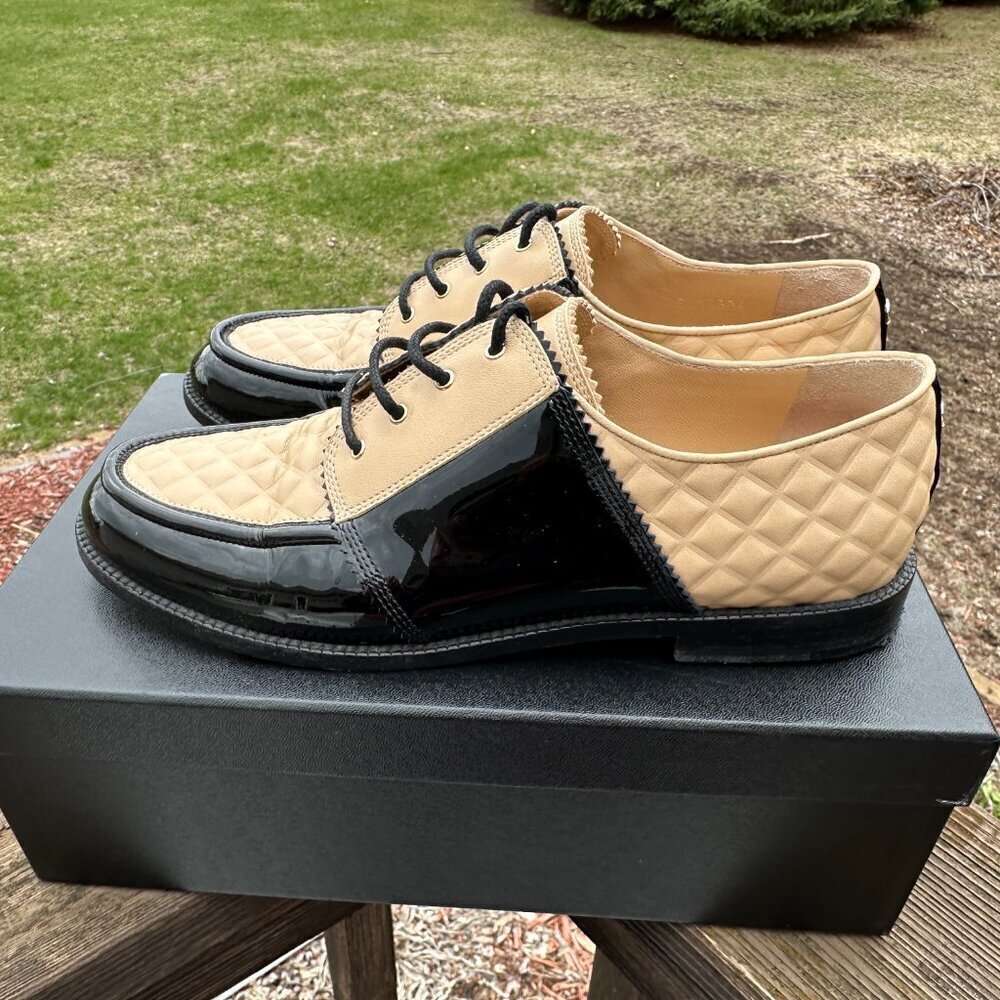 Chanel 18A Beige/Black Leather/Patent Leather Lace Up Oxford Shoes Size 39.5 - Picture 2 of 16